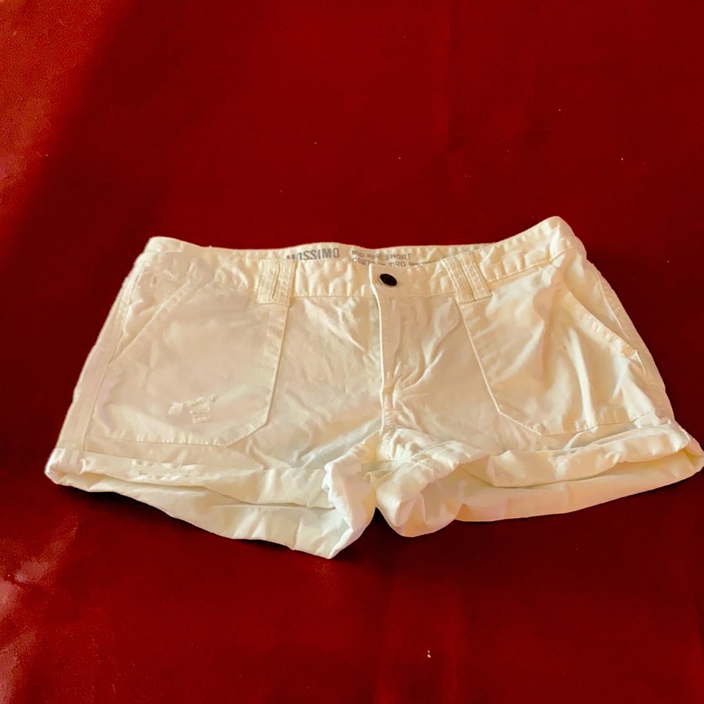 Women’s white shorts mid rise